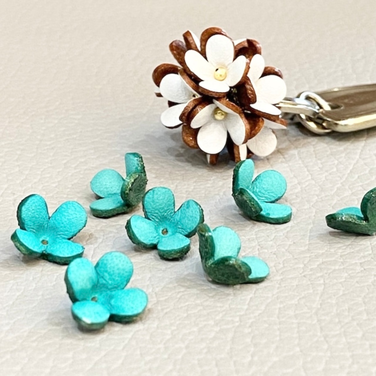 【アウトレット】カランコエ (ピン無しタイプ)7個入(ペールブルー) - 4