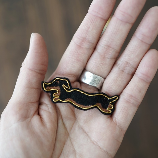 ザリ刺繍ブローチ　ネコ