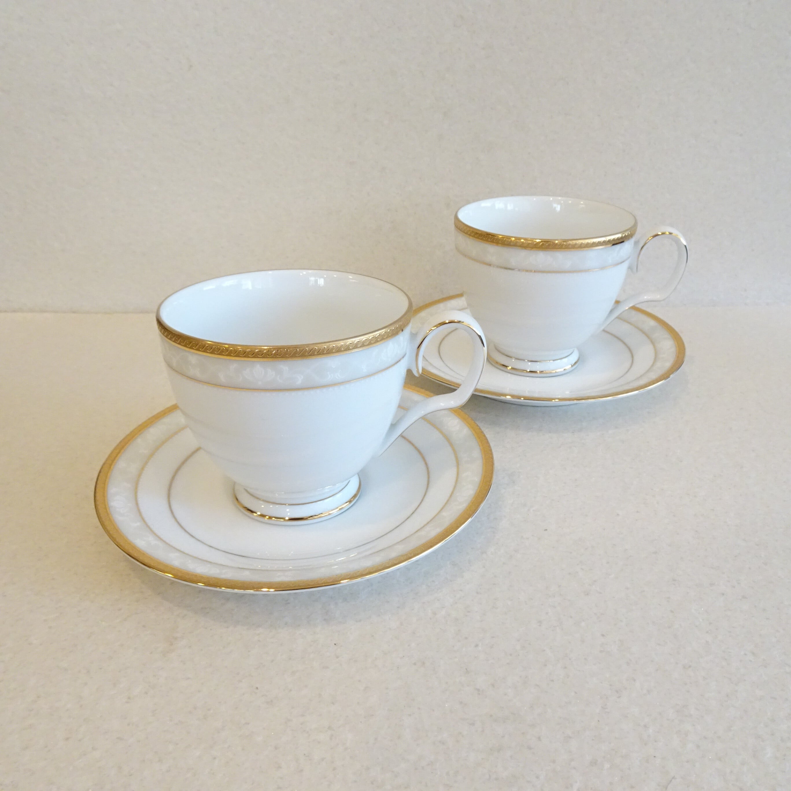 ノリタケ 上品なゴールドラインのカップ&ソーサー 2客セット