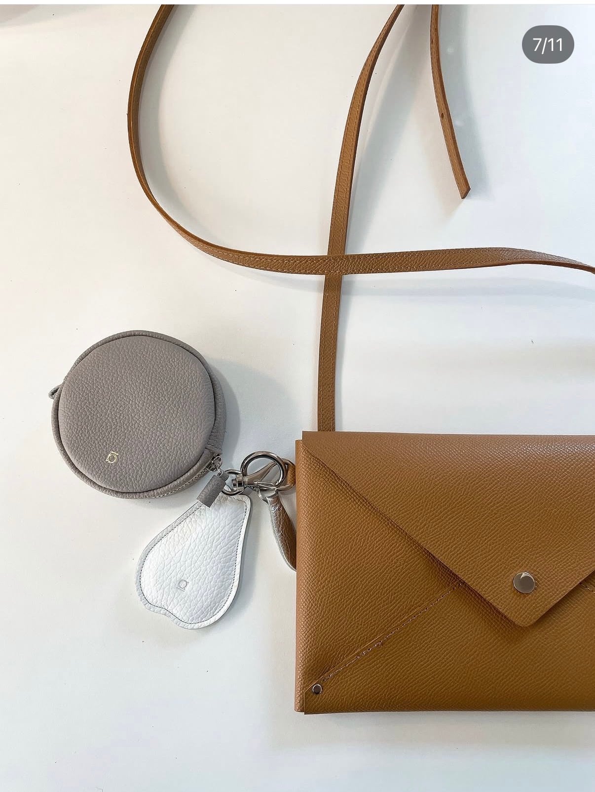a アー Letter Pochette レターポシェット ¥26,400 a : アー｜レターポシェット｜キャメル | 岡の oka no