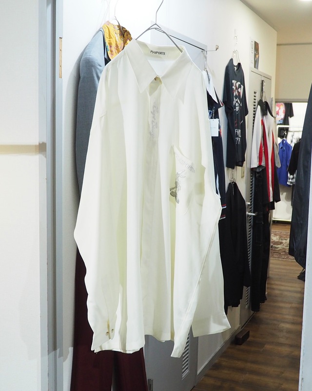 1990s " PIASPORTS - Bugs Bunny ” Embroidery White vintage Drape loose shirt