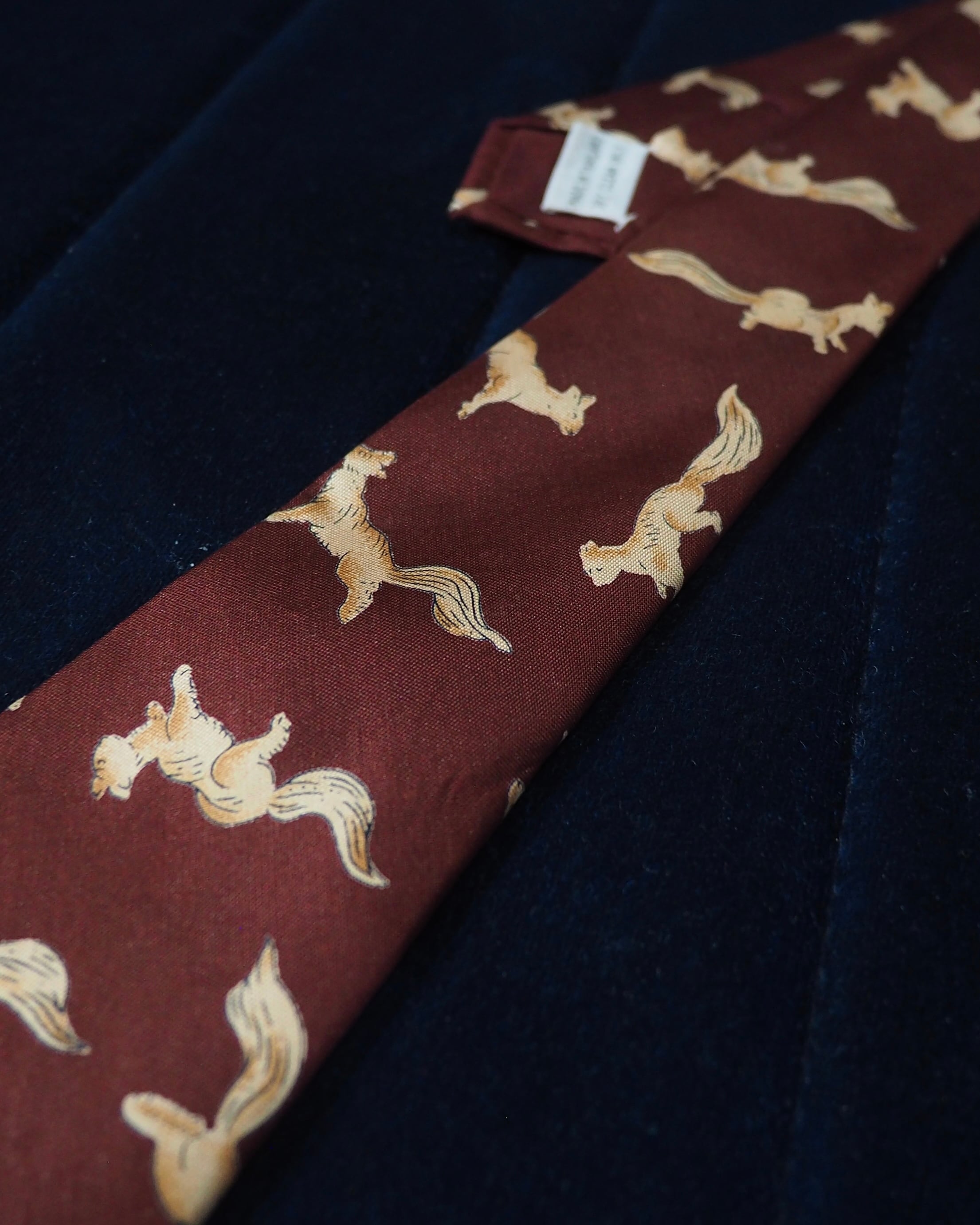 " JIM THOMPSON " Cute Squirrel All Over Pattern Vintage Silk Tie