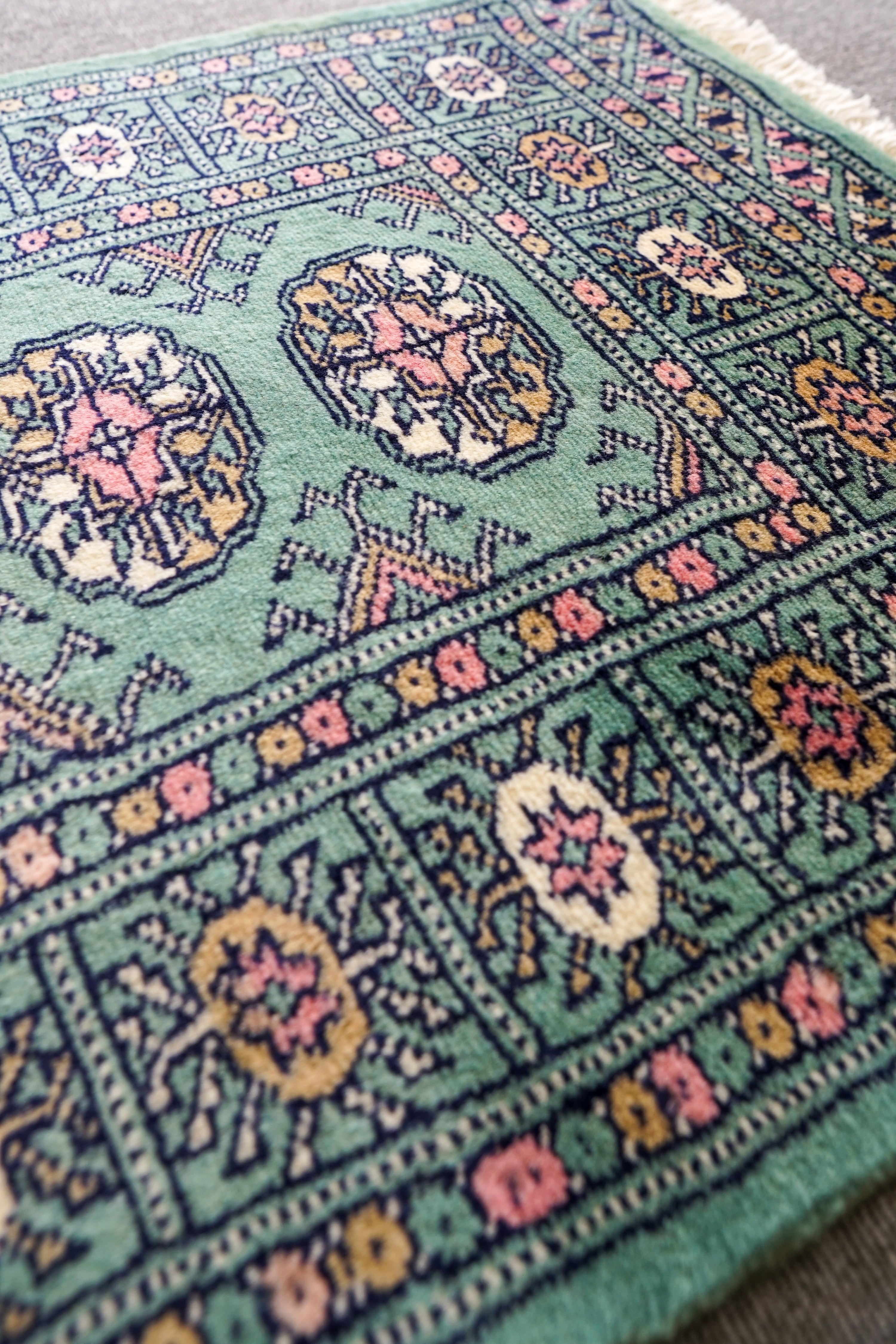 156×94cm【パキスタン手織り絨毯】 156×94cm【パキスタン手織り絨毯】