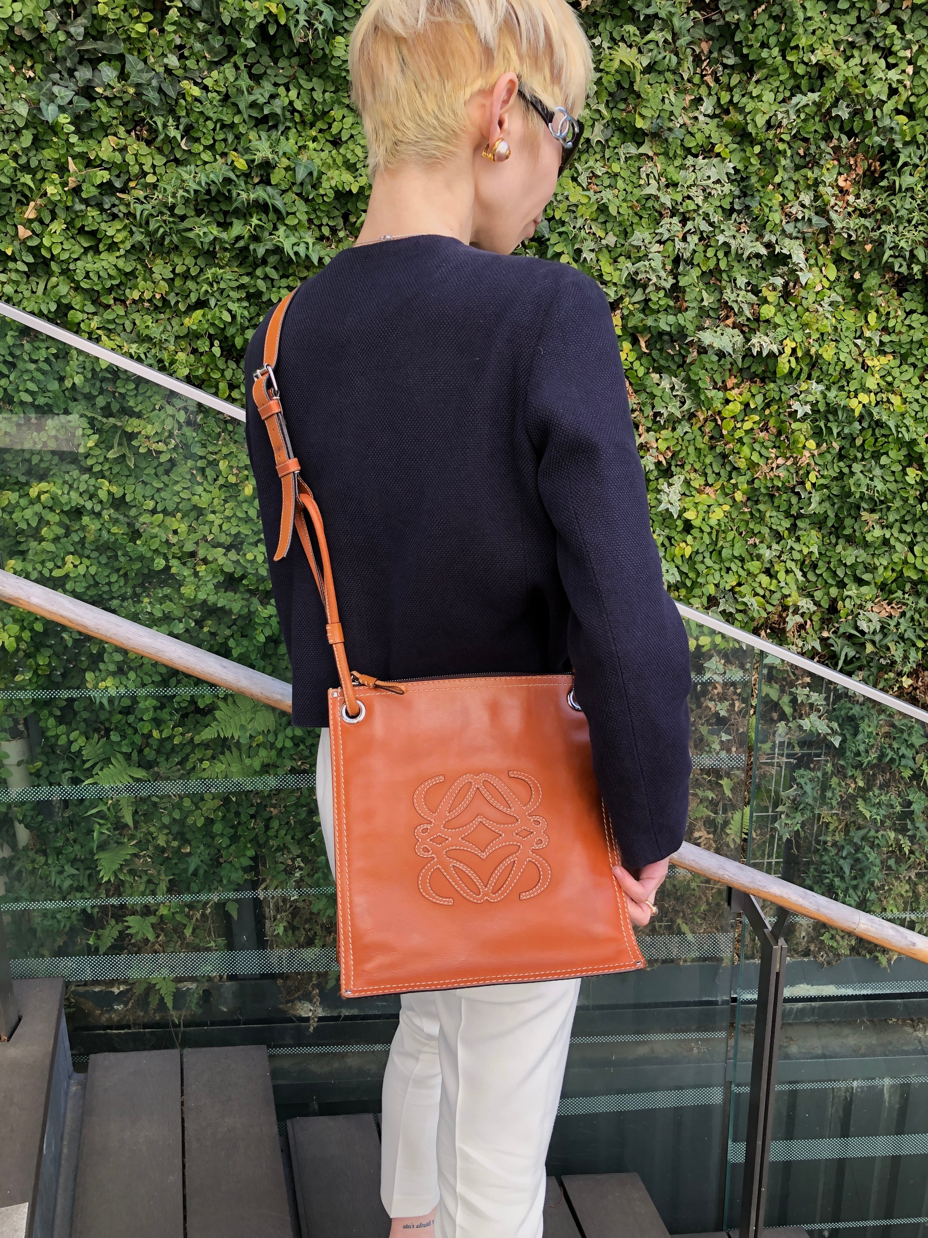 #1059 LOEWE ロエベ レザー ショルダーバッグ ブラウン 中古品 1059 LOEWE ロエベ レザー ショルダーバッグ ブラウン 中古品 LOEWE