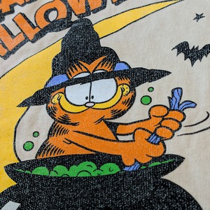 ✨️HAPPY HALLOWEEN✨️【 Garfield（ ガーフィールド ） 】HAPPY HALLOWEEN Tシャツ / US KIDS SIZE(日本のMサイズ相当) 〚アメリカン雑貨 アメトイ〛