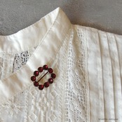 アンティークジュエリー フラットカットガーネット(天然ロードライト) レクタングル レースピン (ソーティングメモ付)