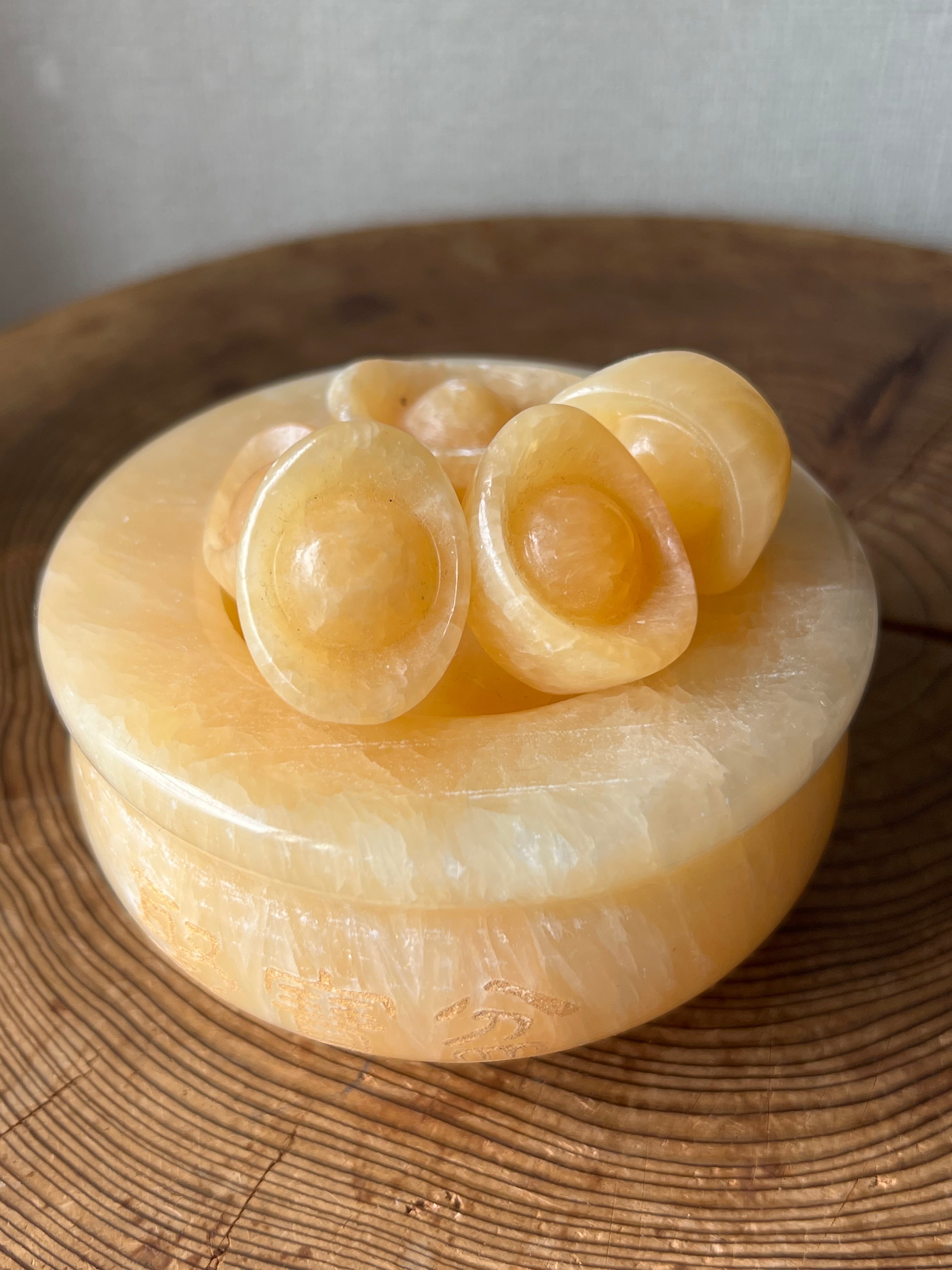 聚賓盆(じゅほうぼん) アラゴナイト 大幸運スポットの方位カード付