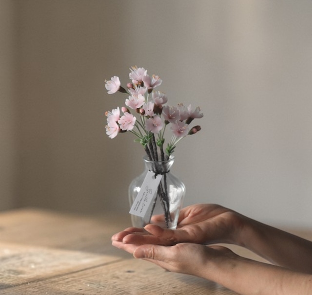 ◆枯れない桜のクレイフラワー◆春色ピンク×ガラスボトルアレンジ（高さ約23cm）S1413
