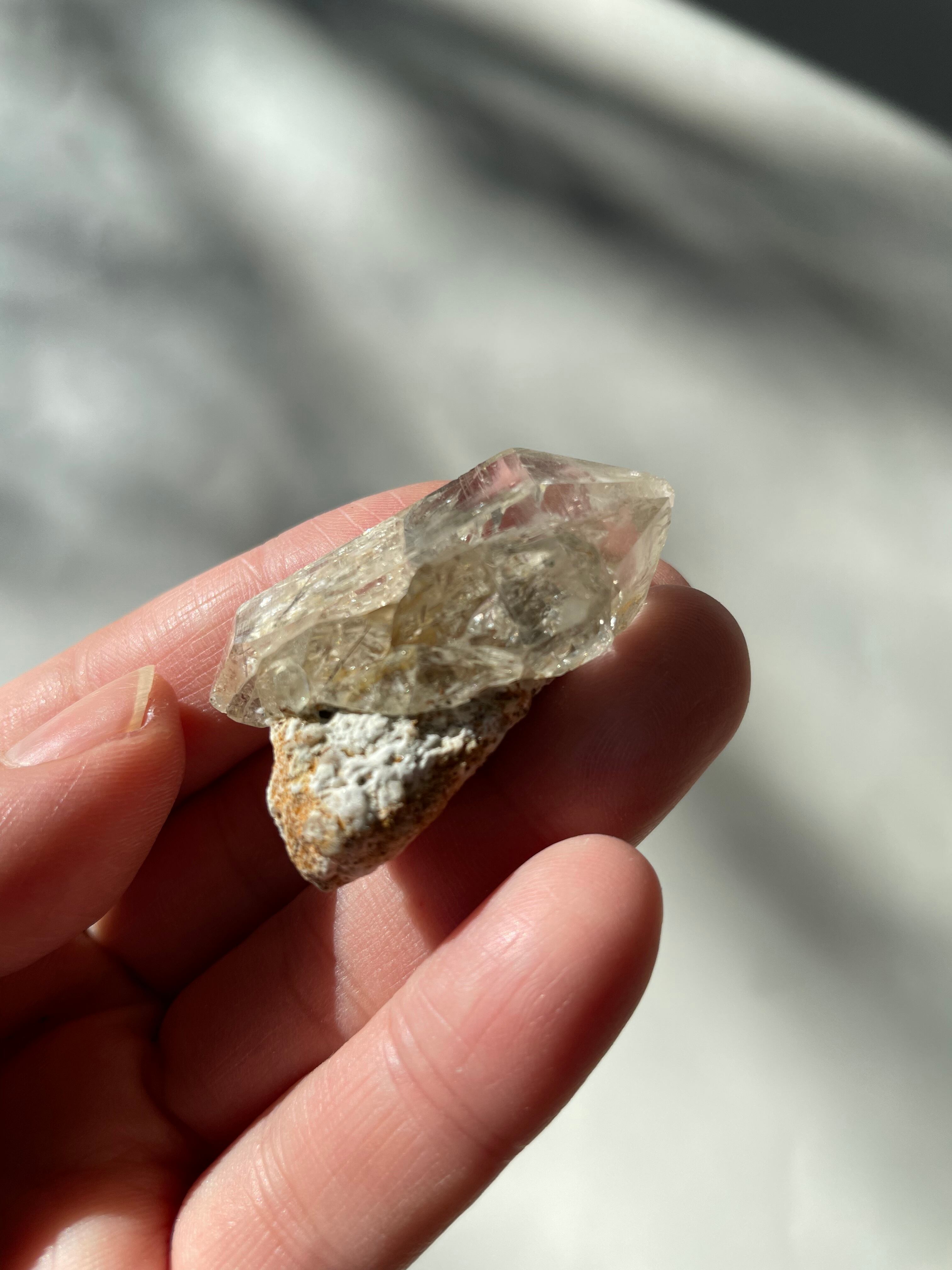 パキスタン　ギルギット　スカルドゥ産　ヒマラヤ水晶　DT ルチル　虹