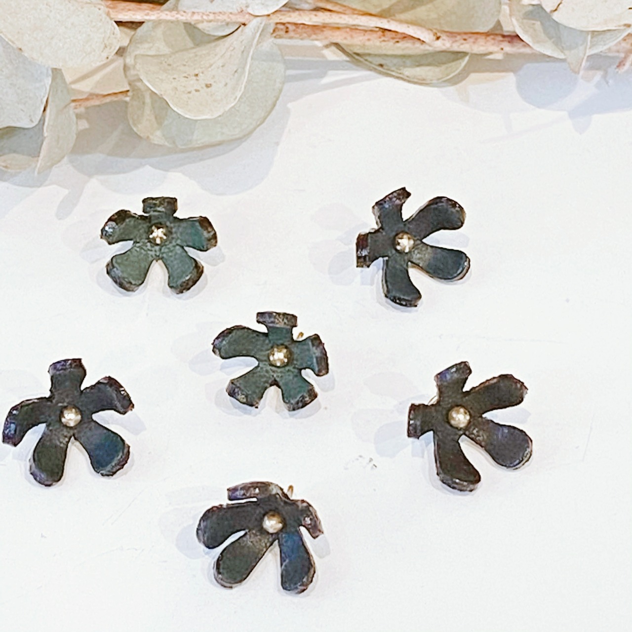 【アウトレット】３Dレザーフラワー スターフラワー (ピン付タイプ)6個入(ブラック) - 1