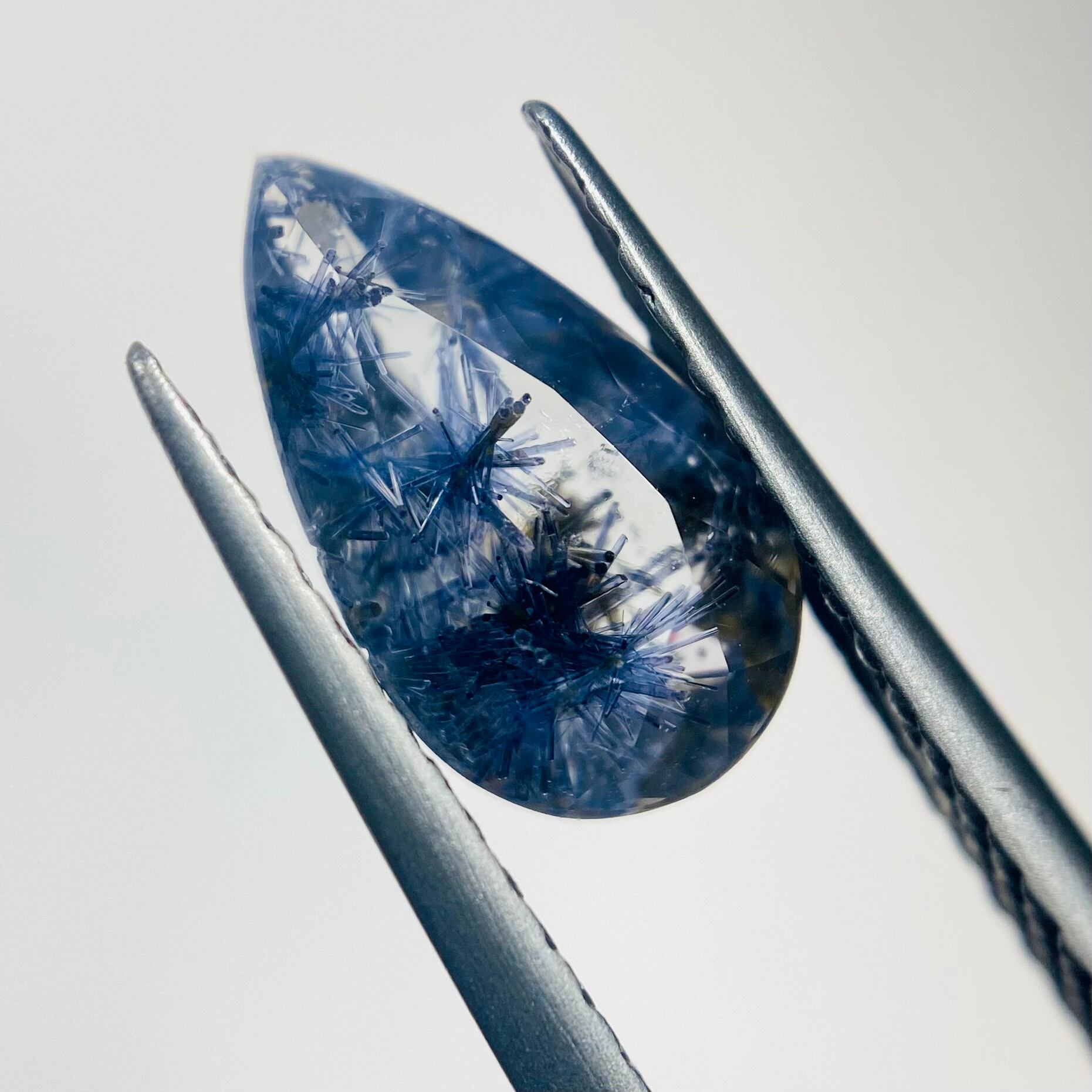 ダークでカッコいいデュモルチェライトインクオーツ