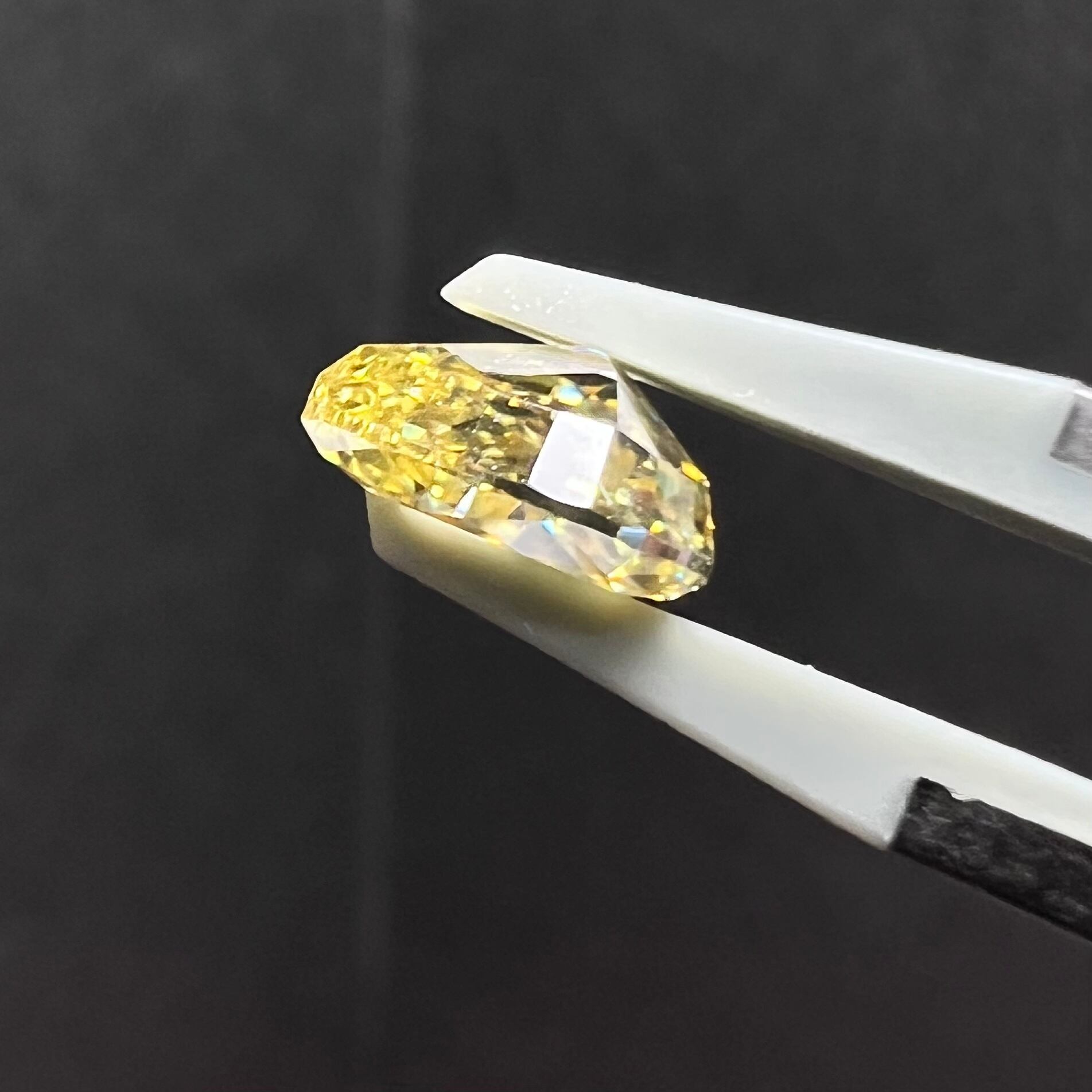 ファンシーイエロー 相当 モアッサナイト ペアシェイプ 1.3ct ルース