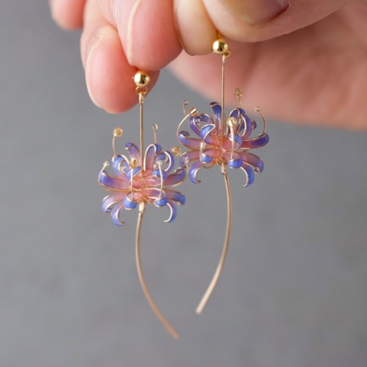 夕暮れの夏水仙 | Resurrection Lily Dangle Earrings