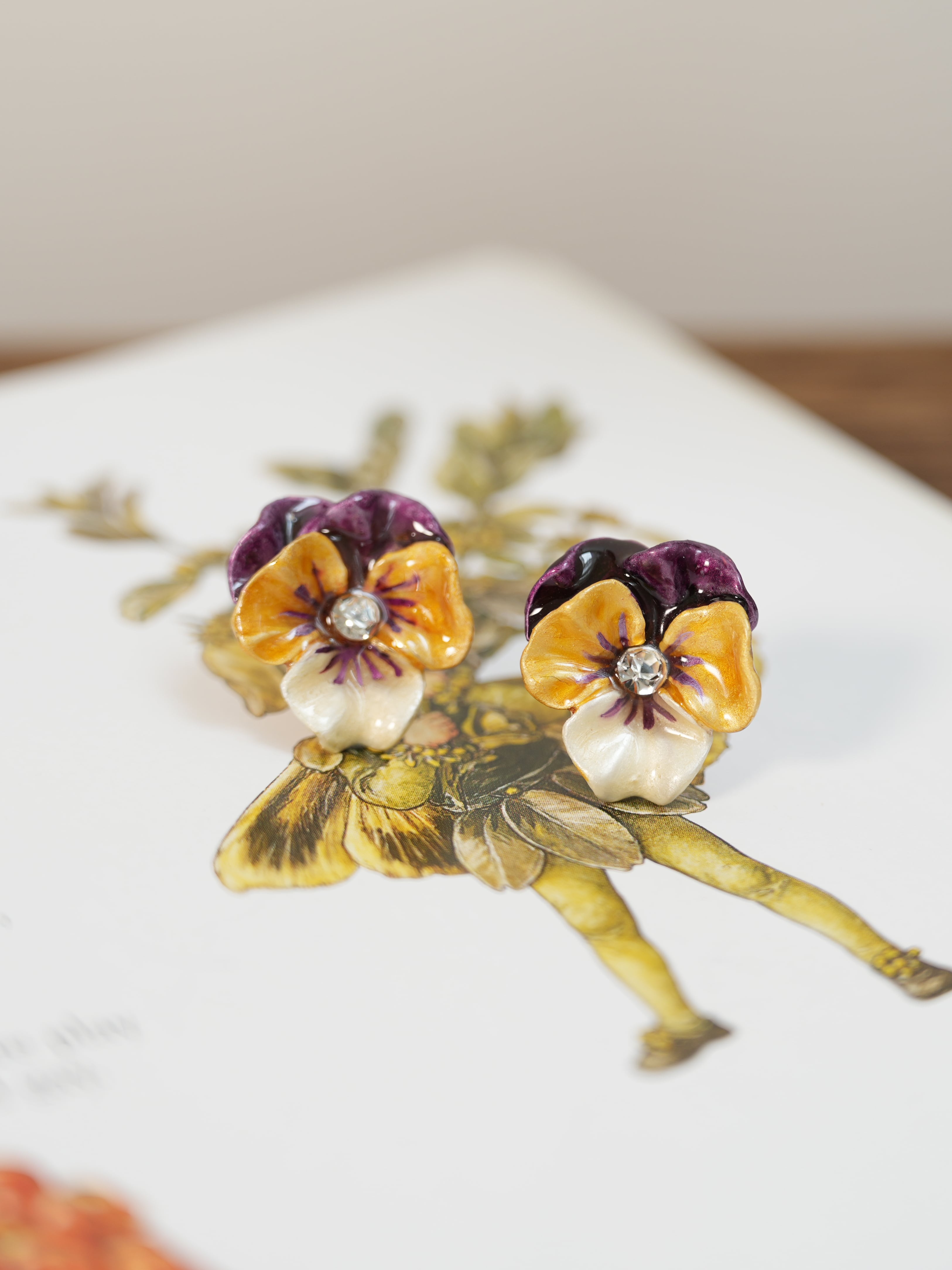 花庭の結び 三色菫のアンティークピアス | HoshibakoWorks
