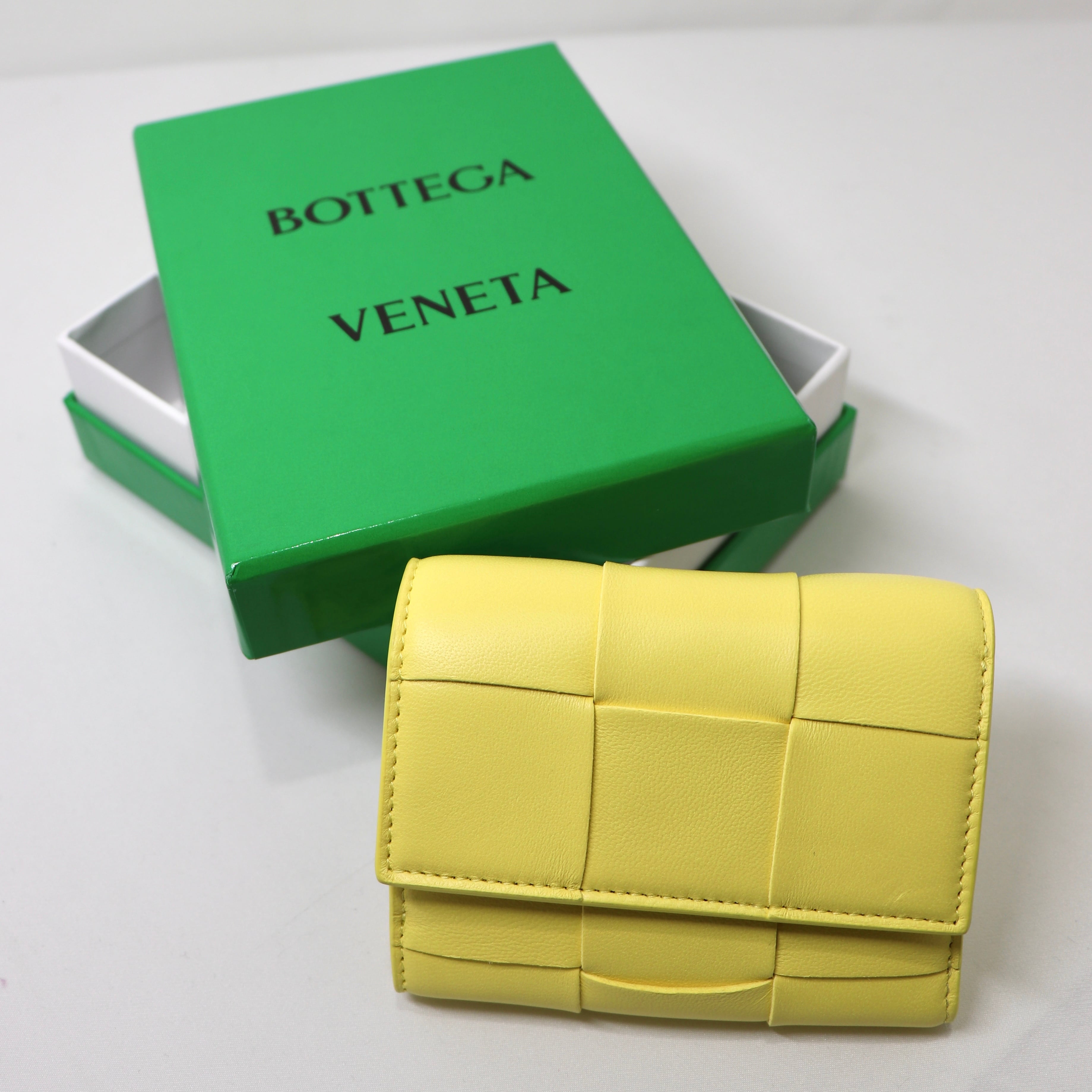 BOTTEGA VENETA マキシイントレチャート 三つ折り財布 レザー イエロー  
