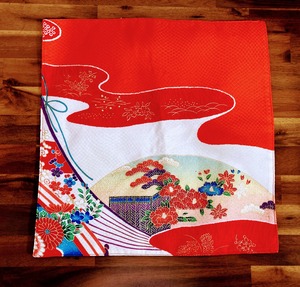 正絹敷物　Silk Kimono Cloth for putting Japanese Ornaments