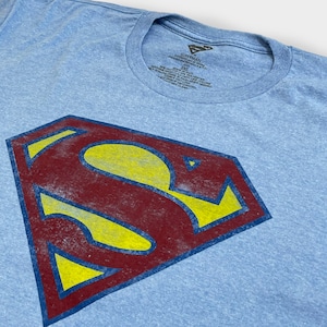 【SUPERMAN】2XL ビッグサイズ Tシャツ スーパーマン キャラt アメコミ DCコミック 映画 ヒーロー ロゴ プリント 半袖 ライトブルー US古着