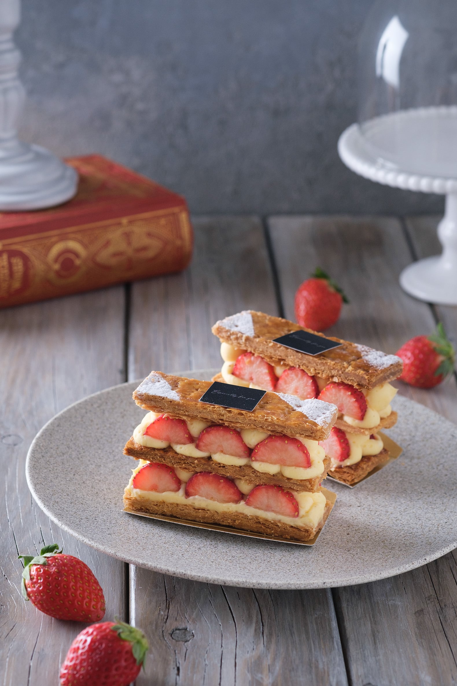 1日でザクザクの層【苺のミルフィーユ】ー速成パイ生地で作る!