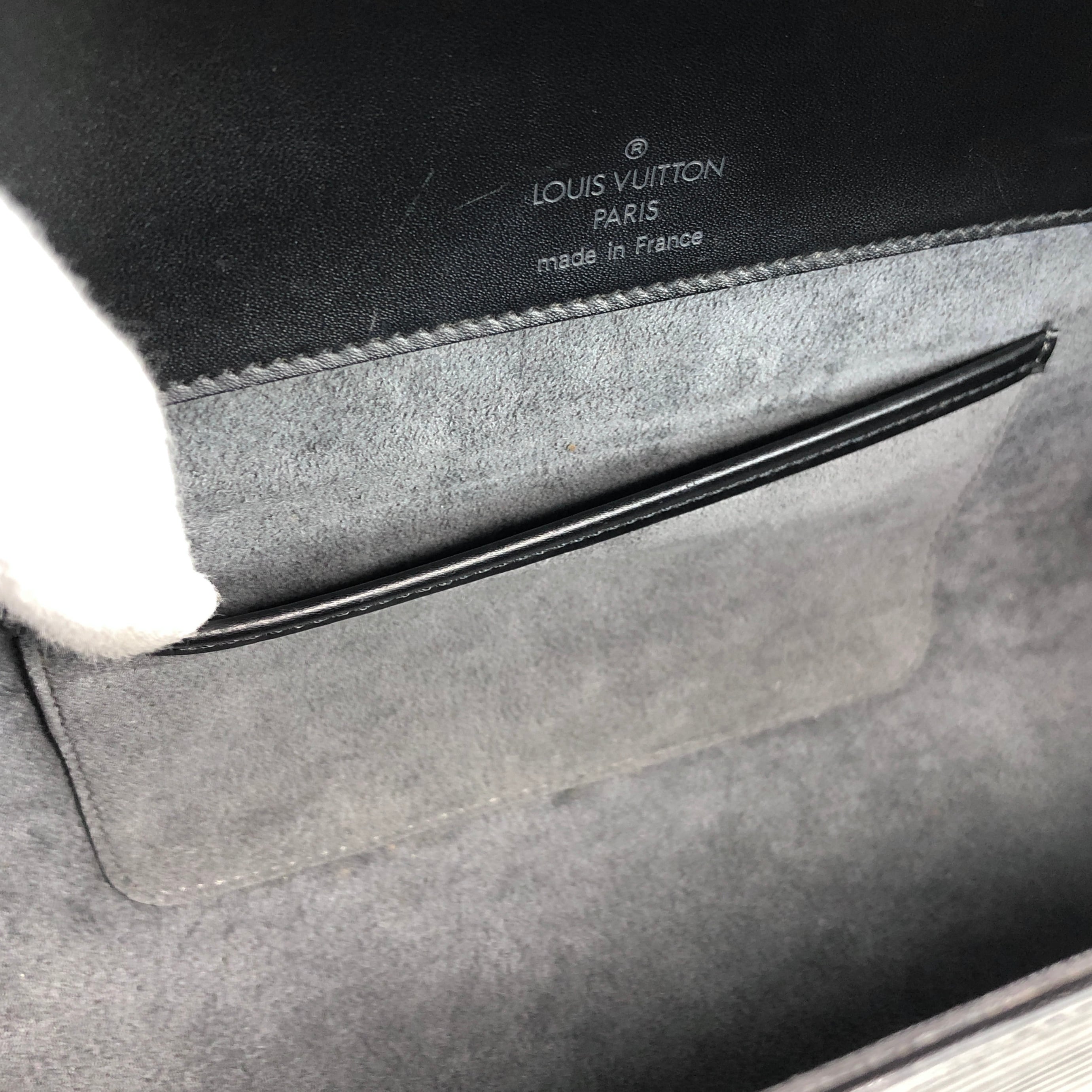 LOUIS VUITTON ルイヴィトン エピ ショルダーバッグ ブラック レザー