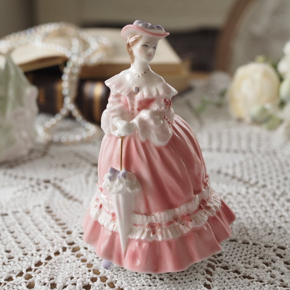英国　ロイヤルウースター　ミニフィギュリン　Lady Emma 英国 素敵 ロイヤルウースター ミニフィギュリン Lady Emma | antique