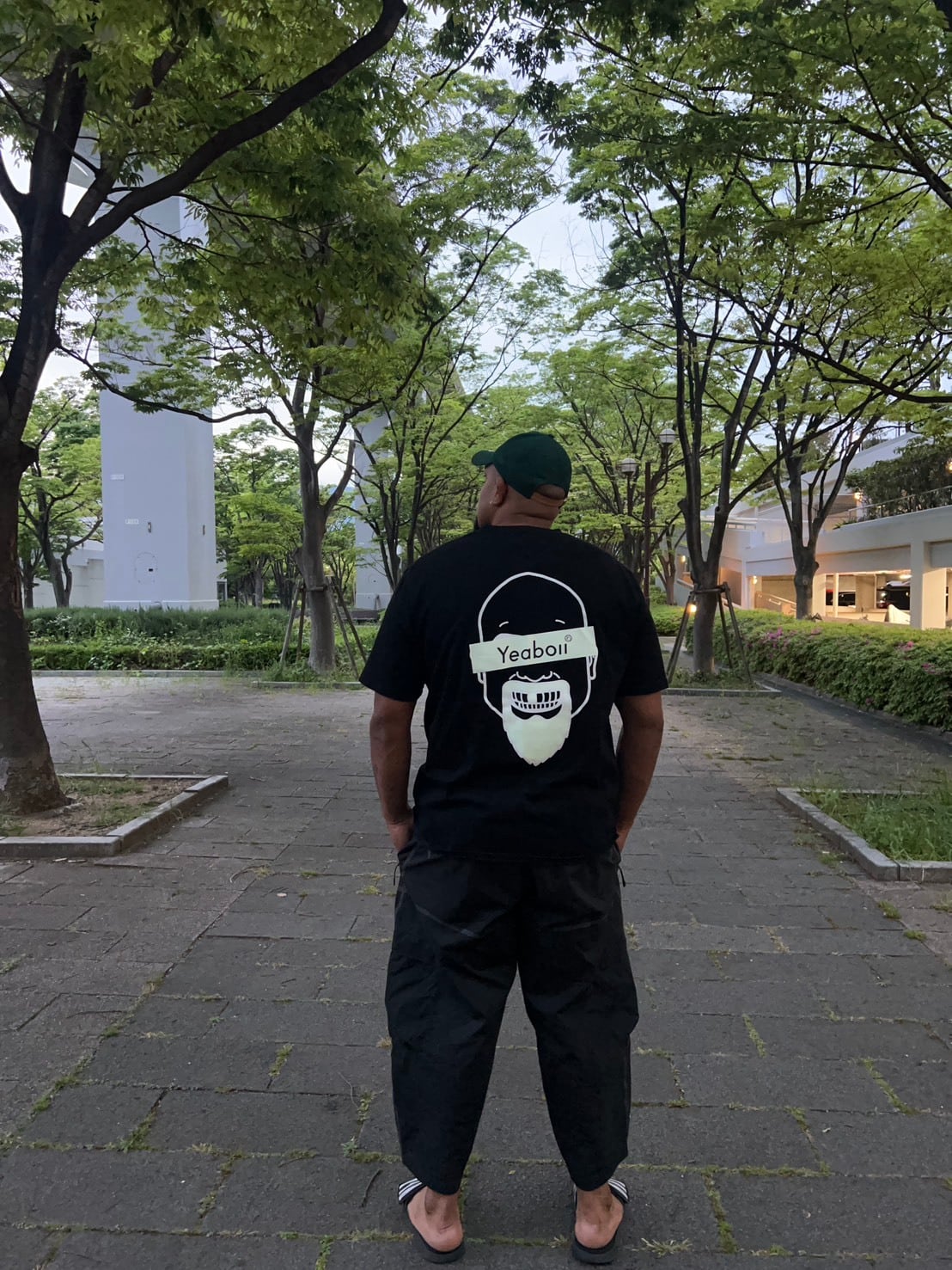 ビッグフェイスGLOWTシャツ/ブラック/YB26SS08 | Yeaboii Online shop