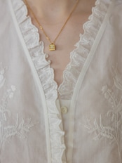 Blanc Pétale Embroidery Frill Blouse F0717