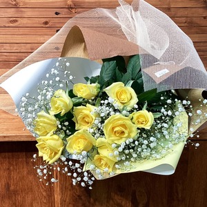 黄色いバラの花束