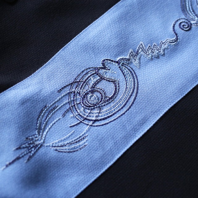 "刺繍" symmetry switching design XX over silhouette h/s shirt