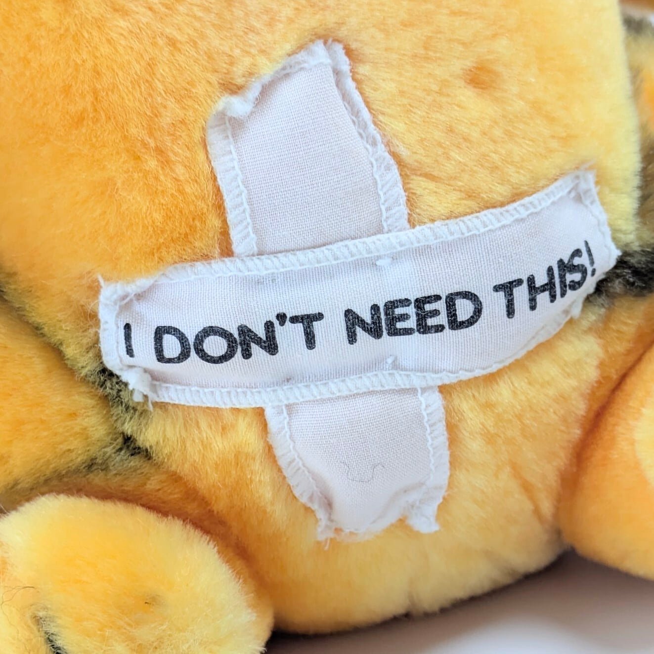 ☆ VINTAGE 1980年代初期 ☆【 Garfield ( ガーフィールド ) 】『 I DON'T NEED THIS! 』松葉杖ガーフィールド / ぬいぐるみ プラッシュ plush 1980年代年製 〚アメリカン雑貨 アメトイ〛