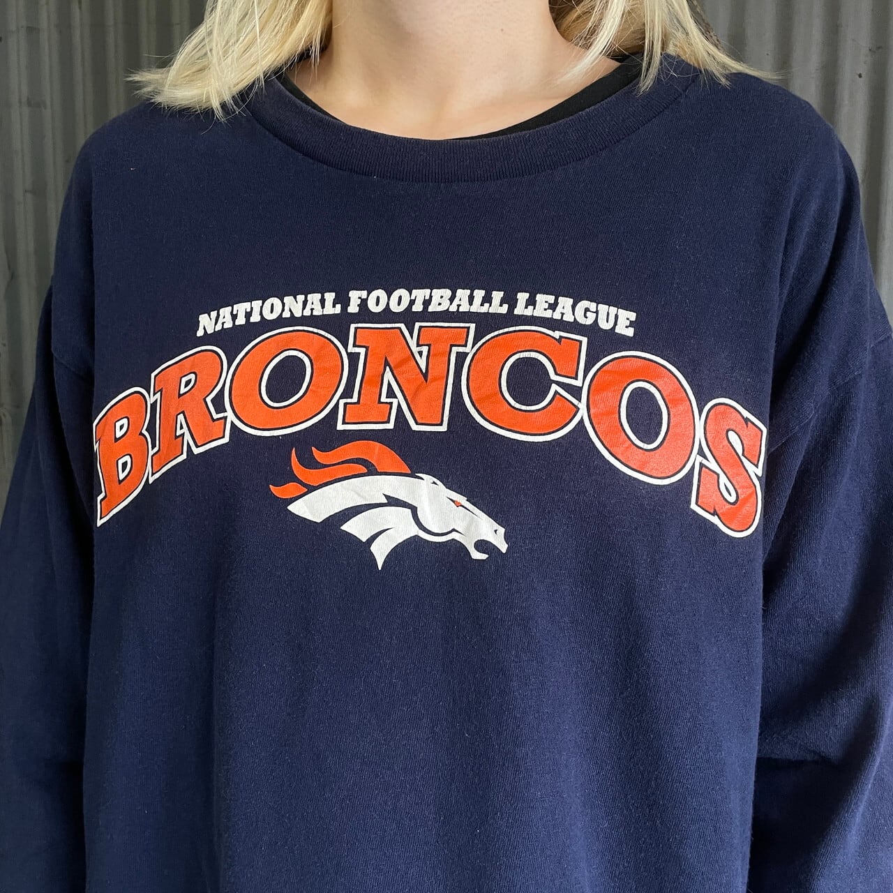 NFL デンバー・ブロンコス チームロゴプリント ロングTシャツ メンズL 古着 Denver Broncos 袖プリント 長袖 ロンT ネイビー 紺色【ロングTシャツ】【3anniv