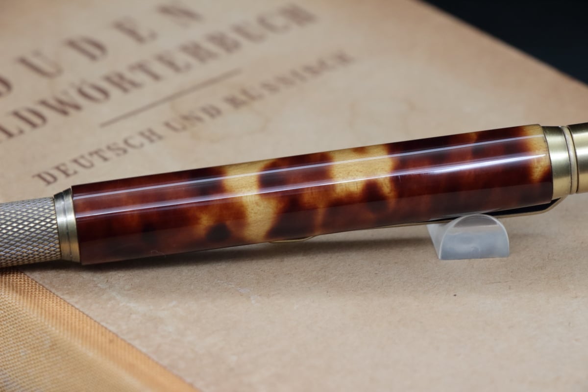 江戸鼈甲屋　希少ボールペン 至高の素材 伝統工芸 長崎べっ甲・Alchymia Antique」木軸ボールペン