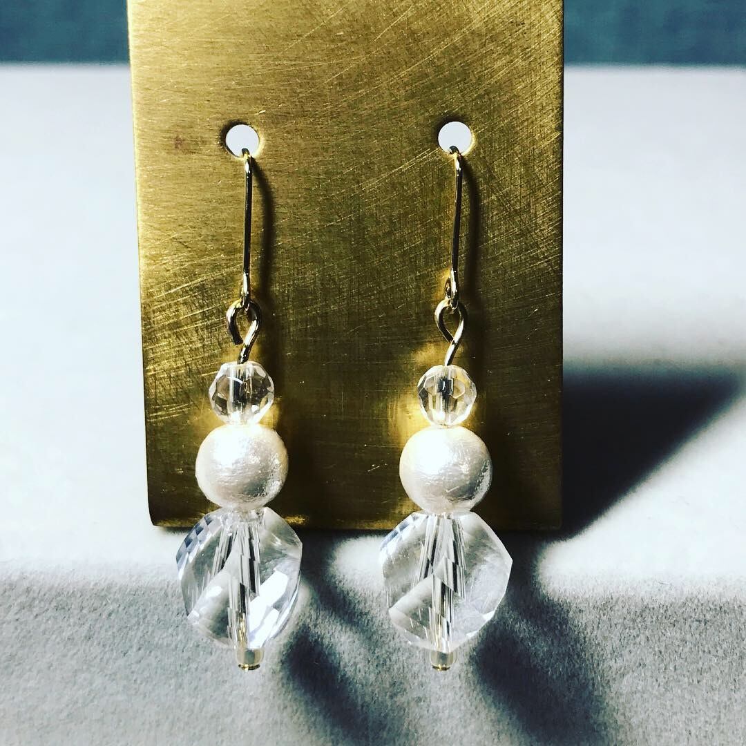 0025:クリアホワイト ガラス×コットンパールピアス