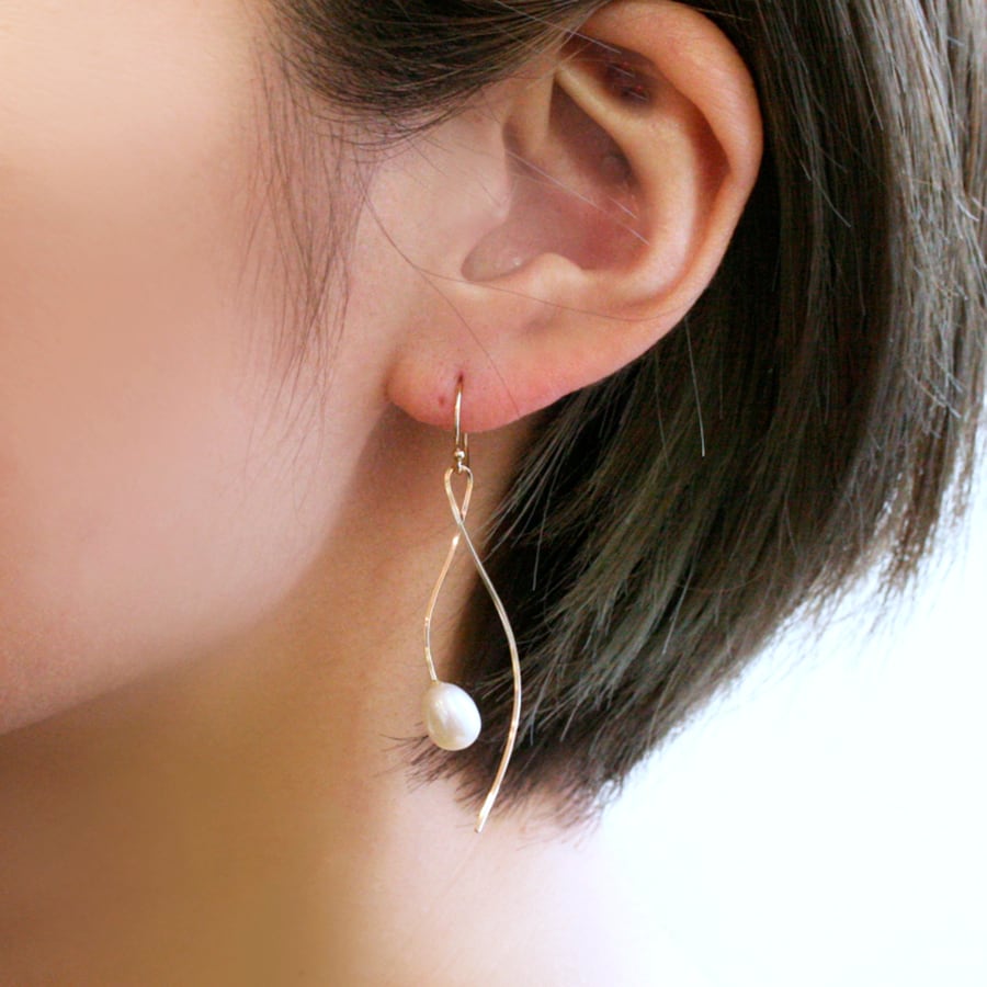 14kgf/淡水パールラインピアス | migknot