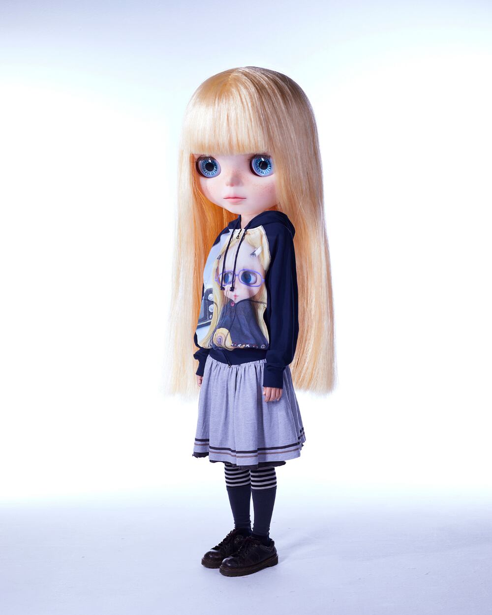 ☆[RESELL][COYSEIO] COYSEIO X BLYTHE GRAPHIC ZIP-UP HOODIE NAVY
