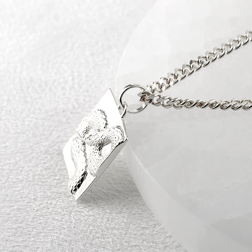 ヘビ 蛇 ペンダントトップ シルバー スネーク プレート ネックレス