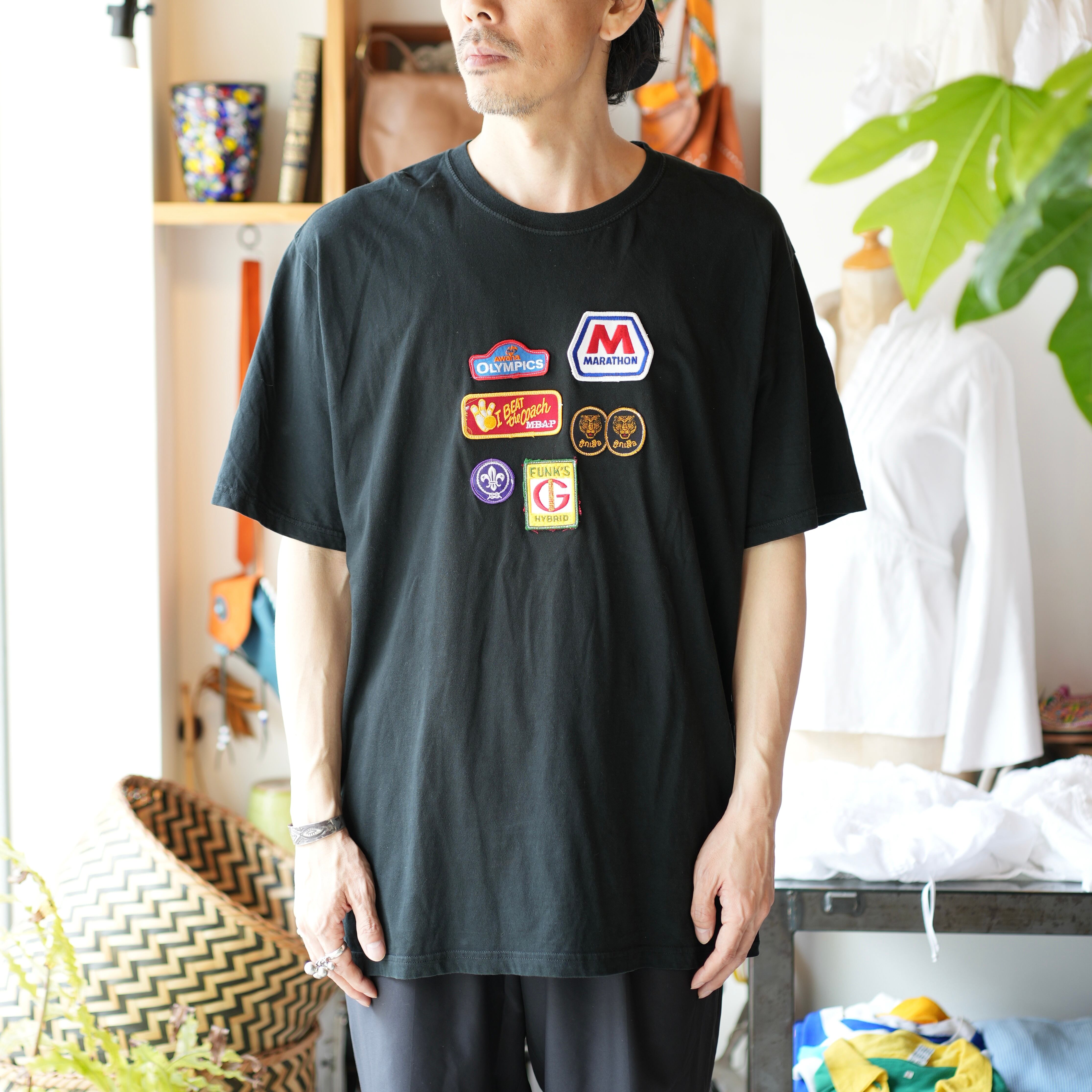 ビンテージ ワッペン リメイク Tシャツ 古着 半袖(ブラックB)