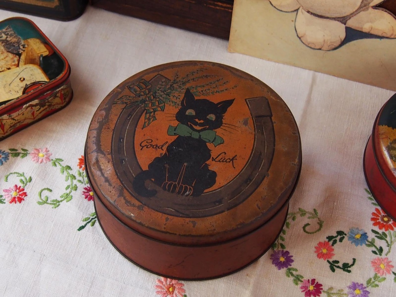 イギリスアンティーク　トフィー缶　LUCKY BLACK CAT