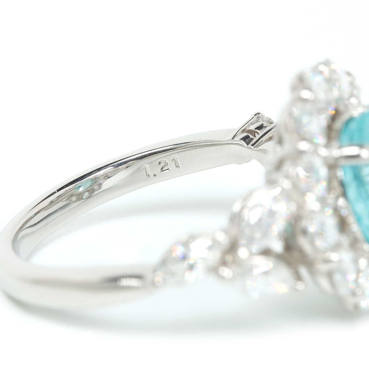 オーバルカット パライバトルマリン リング pt900 / 1.958ct / DA 1.210ct