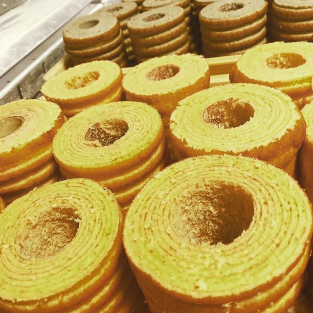 プレーン 2個入り うどんや 花あかりのソフトバウムクーヘン Box入り ギフト 贈答品 贈り物 花あかり