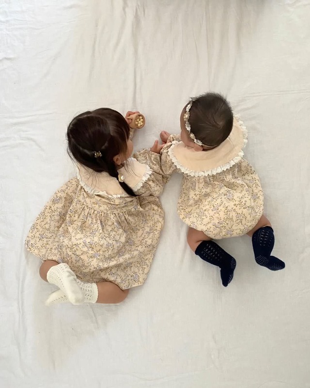 【取寄】レース襟の花柄ロンパース