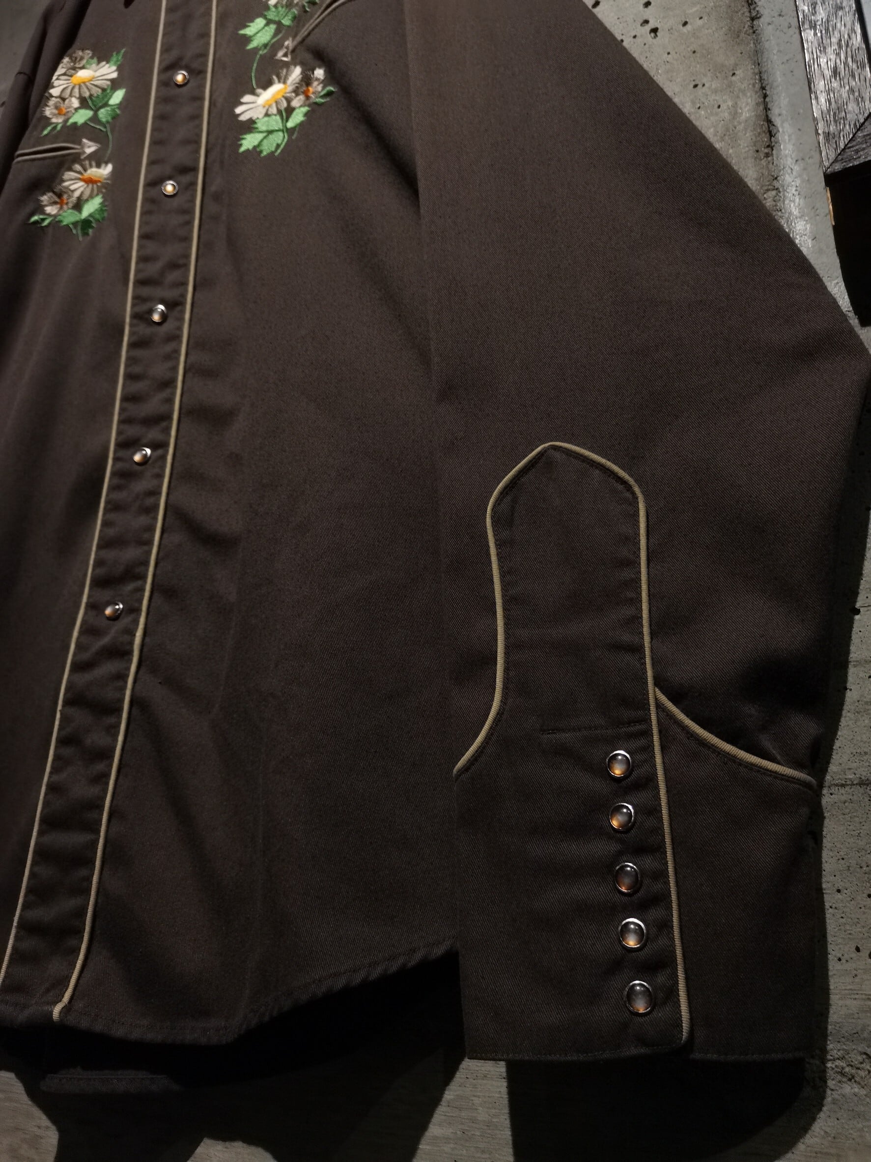 Caka】Flower Embroidery Pattern Vintage Western Shirts | Caka(カカ