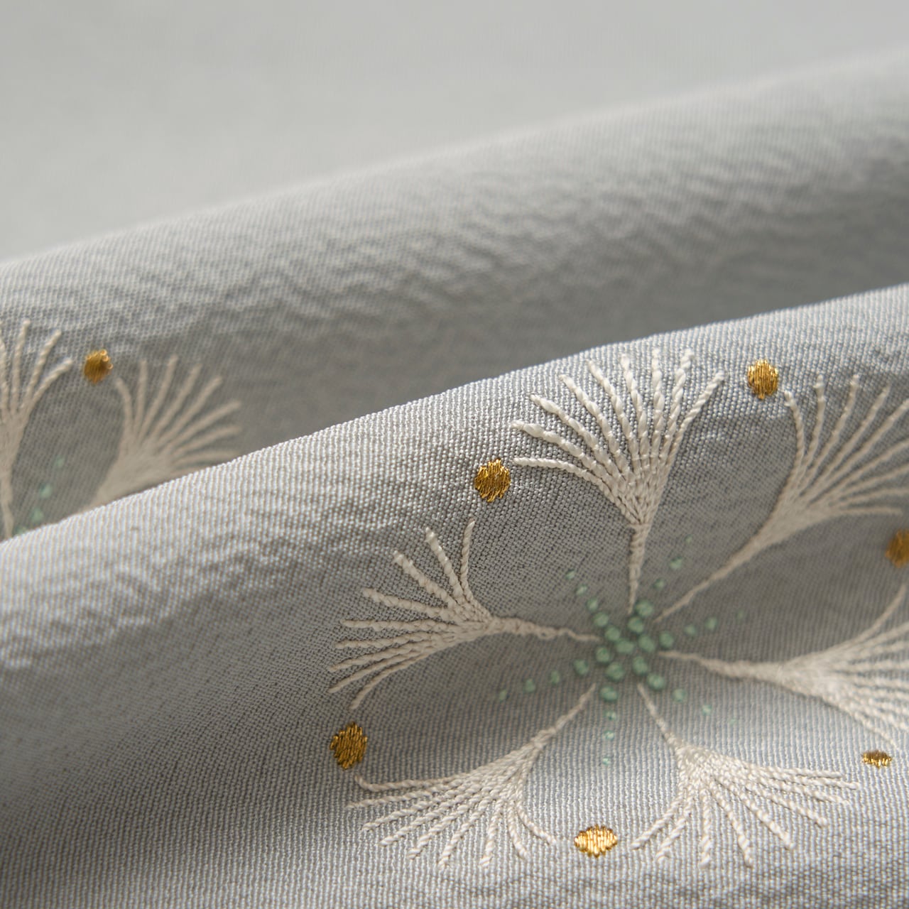 日本工芸会正会員 森康次 花の模様 手刺繍附下 袷着物【お仕立て替え済