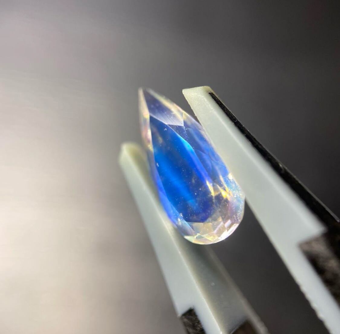 レインボームーンストーン1.315CT ルース天然宝石