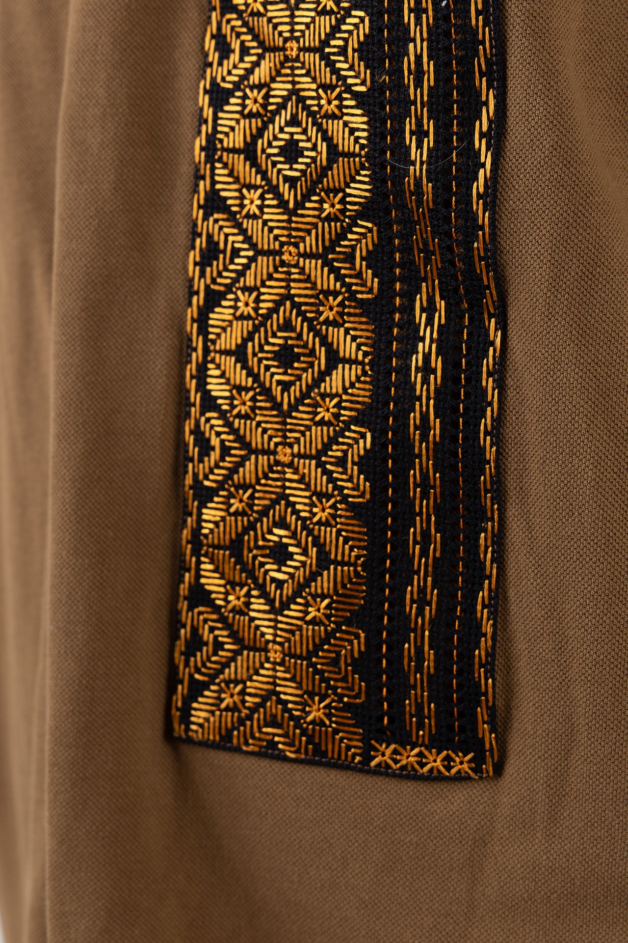 【男女兼用モデル】ウクライナ手刺繍ヴィシヴァンカ　シルク糸　半袖　フリーサイズ - 3