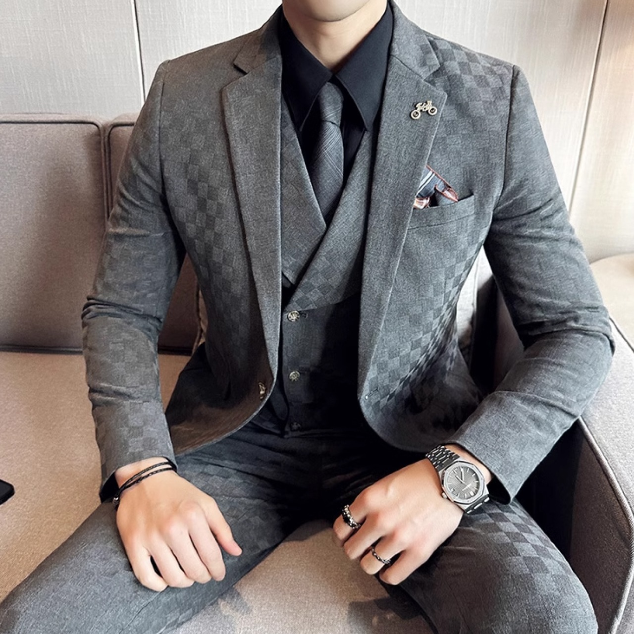 着用するだけで高級感を演出する英国スタイルチェック柄スーツ　SU035