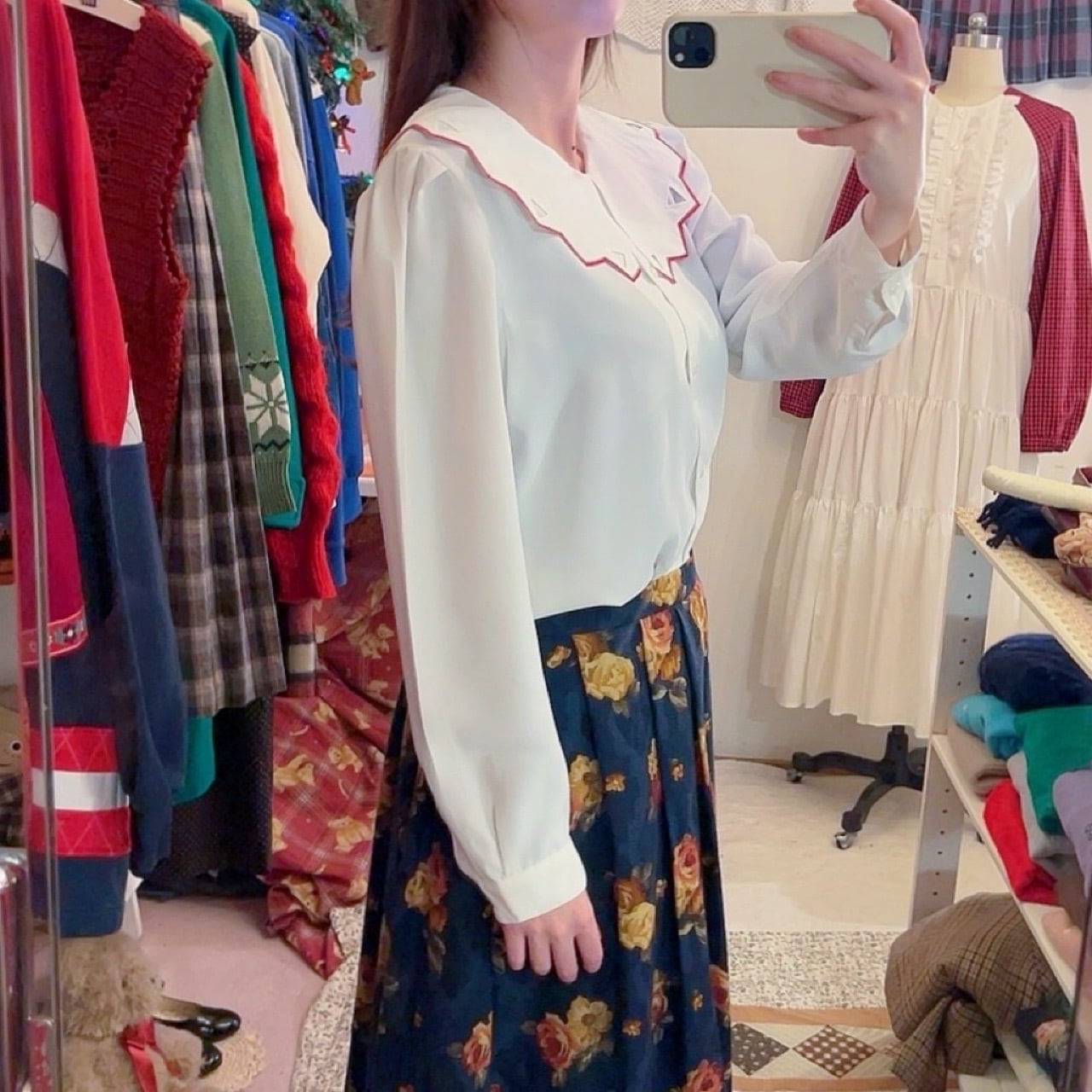 triangle cutting collar white blouse