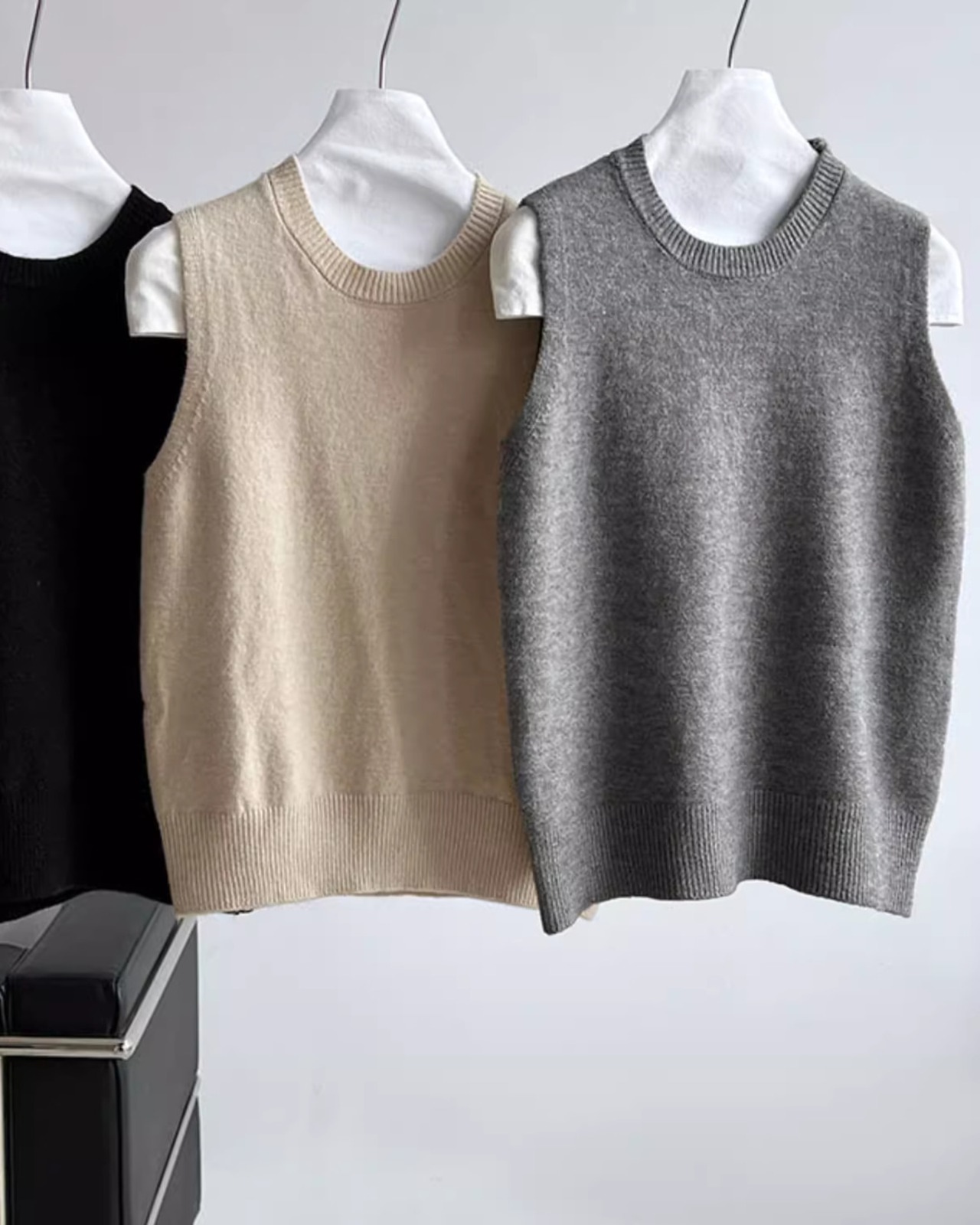 Deep u-neck knit & Vest T20348