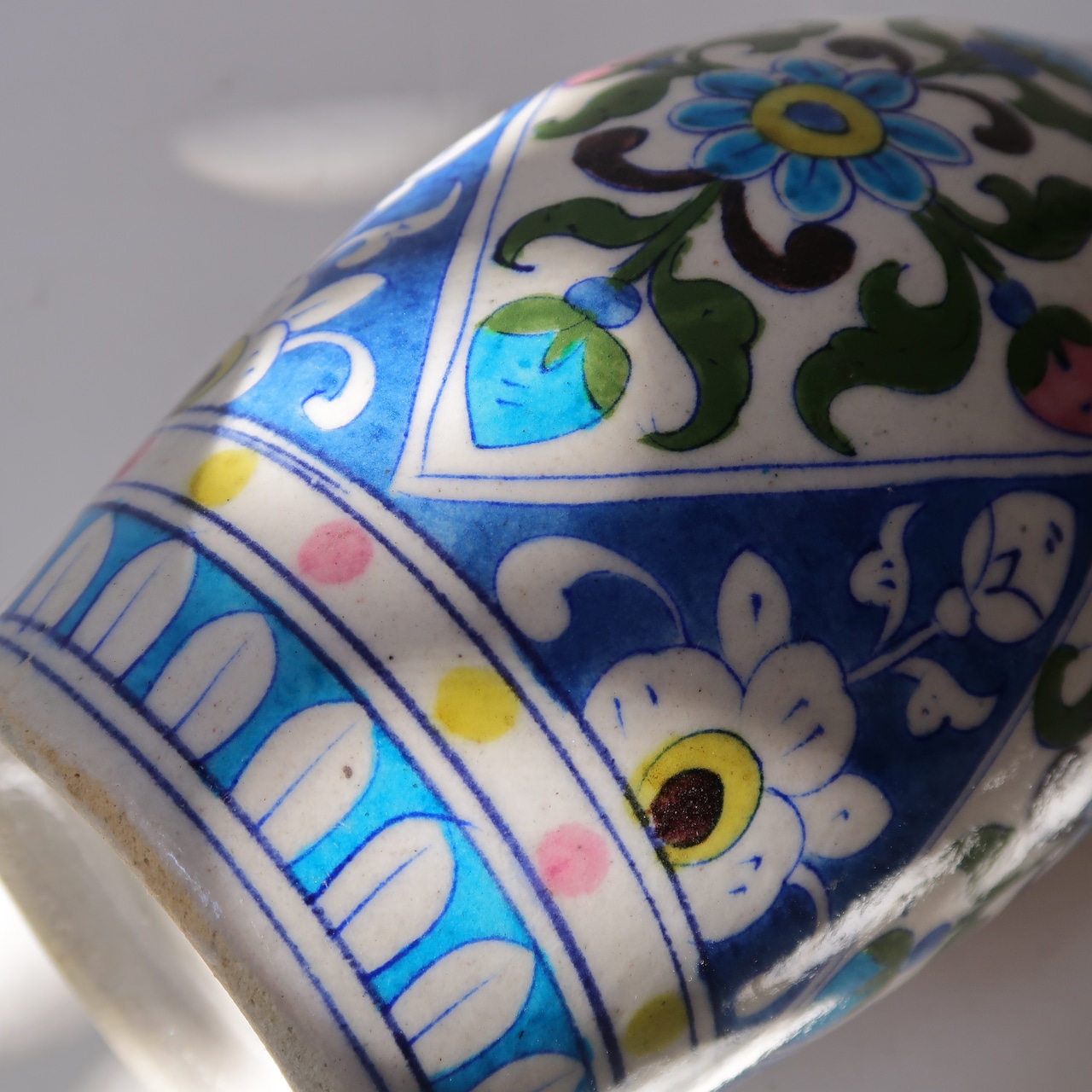 インドのブルーの花瓶