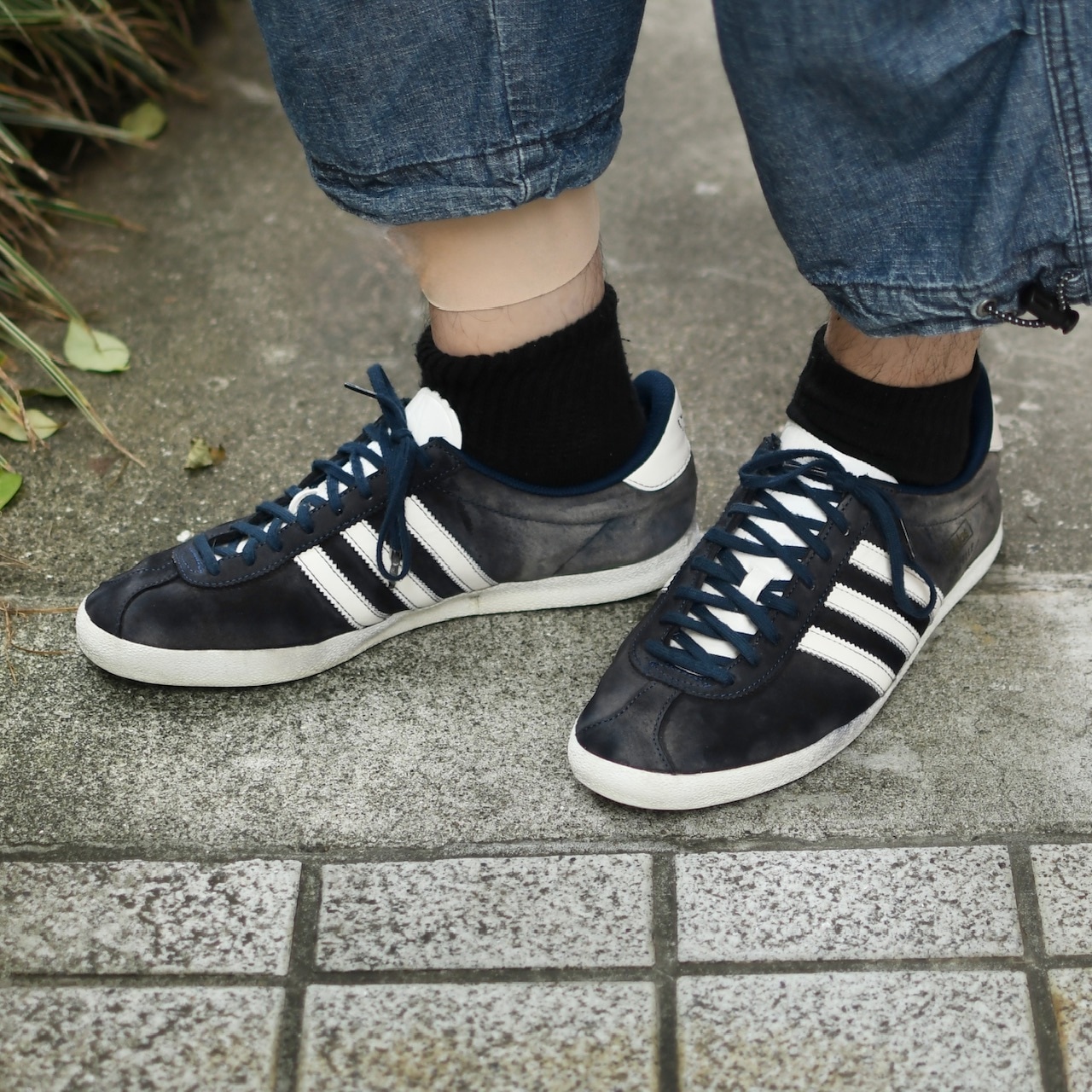 adidas gazelle fade navy sneaker