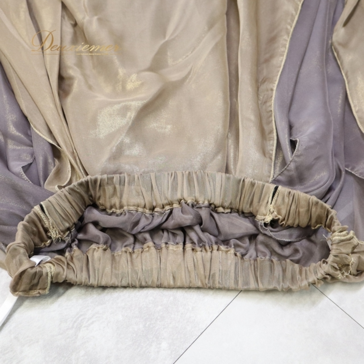 ベリーダンス オリエンタル 衣装 スカート ゴールド系 無地 シンプル 光沢 練習 レッスン 金 透け感 華やか 上品 スリット かわいい ダンス衣装 ステージ イベント ふんわり